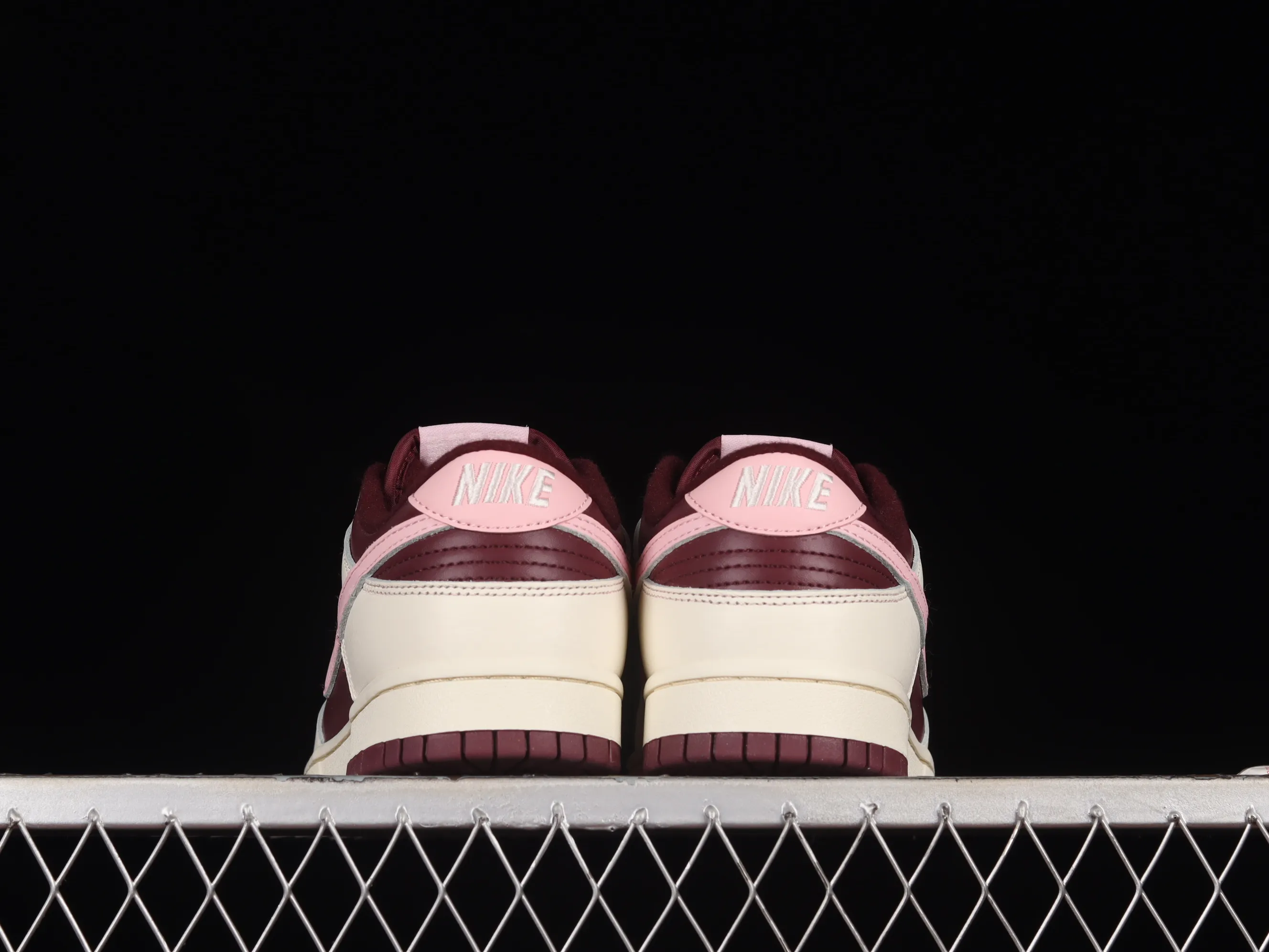 All Categories Nk SB Dunk Series Nk SB Dunk Low Low-top sneakers F version Nk Dunk Low Burgundy Valentine's Day SB low-top sports and leisure sneakers DR9705-100